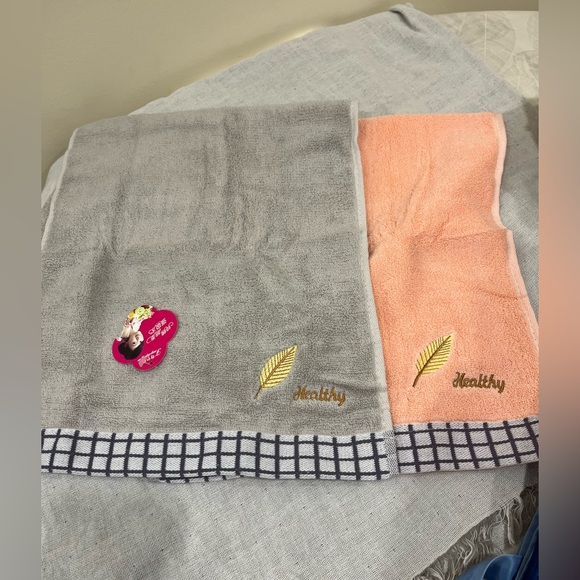 Peach and Gray Checkered Towels 2pcs set - Picture 6 of 7